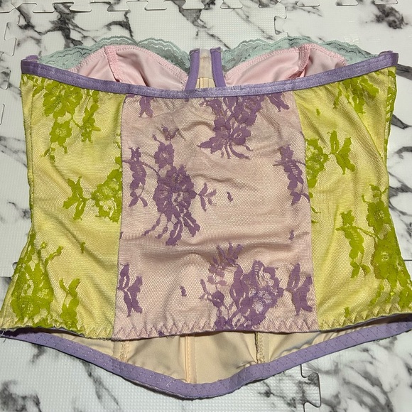 Like new Fashion Nova Rainbow Corset top size Large - Picture 4 of 5